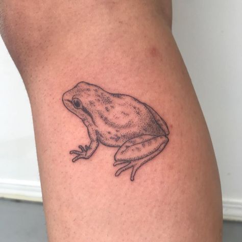 A little pacific chorus frog for Al. Such a cute friend! . . . . . . . #pdxtattoo #portlandtattooartist #pdxtattooartist #frogtattoo… Frog Tattoo Ideas, Cool Frog, Frog Tattoo, Traditional Style Tattoo, Frog Tattoos, Tattoo Designs For Girls, Dainty Tattoos, Tattoo Designs And Meanings, Tattoos Designs