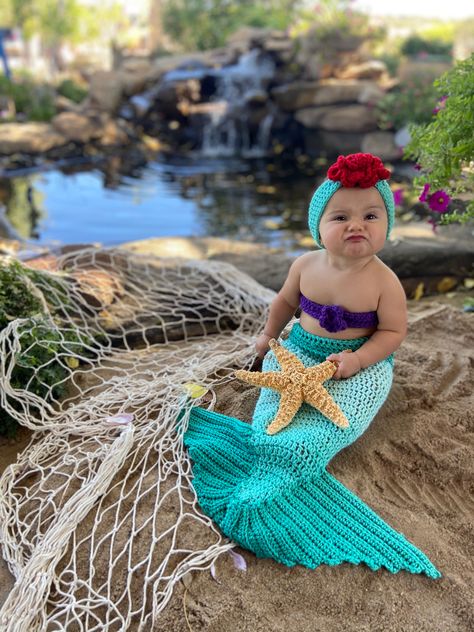 Mermaid Baby Photoshoot, Aesthetic Baby Pictures, Baby Fashion Girl Newborn, طفلة حديثة الولادة, Monthly Baby Photos, Mermaid Baby, Newborn Baby Photoshoot, Baby Poses, Baby Props