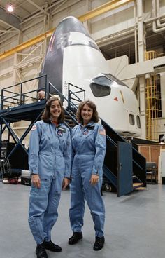 Space Center Houston, Christa Mcauliffe, Space Shuttle Challenger, Apollo Space Program, Pose For A Photo, Nasa Space Program, Johnson Space Center, Nasa Space Shuttle, Aerospace Engineering