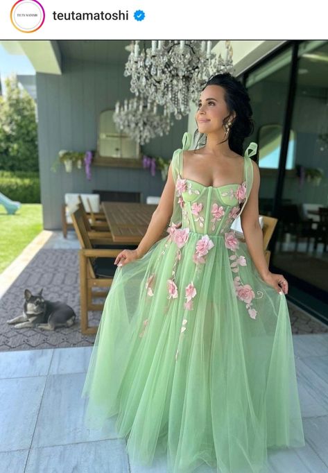 Light Green Wedding Dress, Light Green Wedding, Green Wedding Dress, Floor Length Skirts, Prom Dresses Corset, Shoulder Girdle, Rosanna Pansino, Fairy Prom Dress, 3d Applique