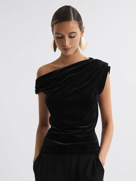 MARIA'S STYLE PLANET: VELVET OFF SHOULDER TOP Velvet Top Design, Black Velvet Clothes, Sparkle Trousers Outfit, Velvet Top Outfit, One Shoulder Top Outfit, Velvet Tops Outfit, Velvet Top Designs, Off Shoulder Top Outfit, Off The Shoulder Top Outfit