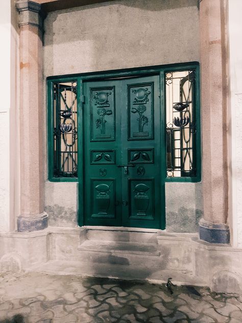 Evening walks and beautiful old Calcutta houses ~.~ Old Calcutta, Evening Walk, Doors