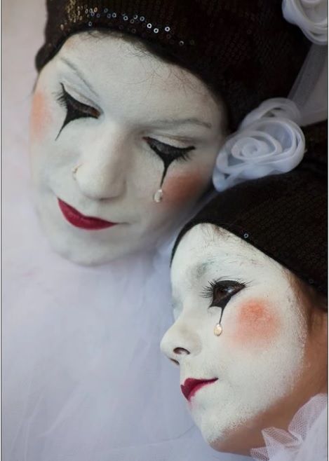 Mime Aesthetic, Harlequin Fashion, Clown Face Makeup, Halloween 1981, Black And White Clown, Cabaret Costume, Circus Makeup, Mime Makeup, Pierrot Clown