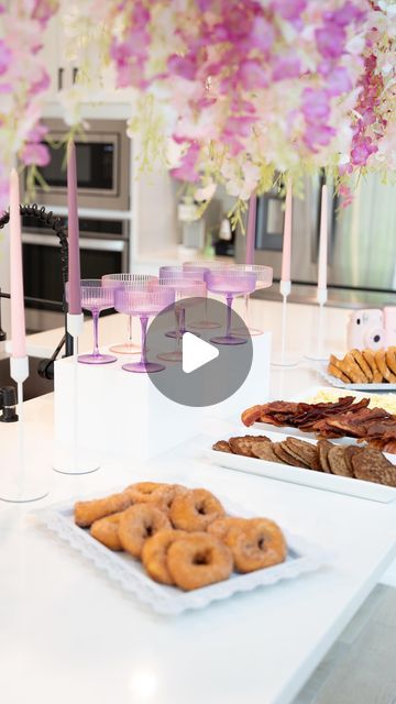 Easter Sunday I hosted my girls who were in town for brunch. After a jam packed weekend I wanted something quick and simple. This set up ... | Instagram Brunch Set Up, Diy Brunch, Brunch Table Setting, Buffet Set Up, Brunch Decor, Girls Brunch, Brunch Table, Buffet Set, Spring Brunch