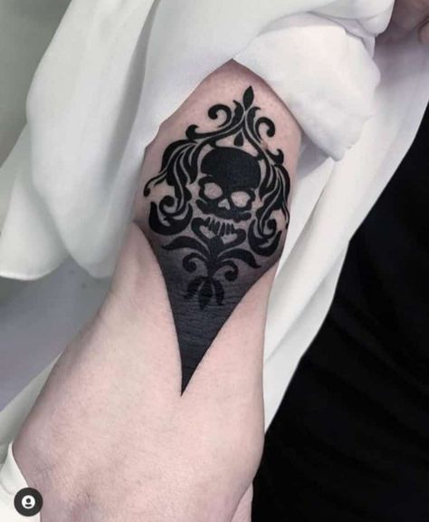 Tattoo Main, Rip Tattoos For Mom, Feminine Skull Tattoos, Trieste Italy, Feminine Tattoo Sleeves, Blackout Tattoo, Classy Quotes, 4 Tattoo, Beautiful Tattoo