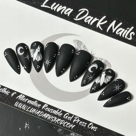 White Bats, Nails Spooky, Black And White Halloween, Cartoon Nails, Country Nails, Witchy Nails, White Halloween, Spooky Cute, Alternative Style