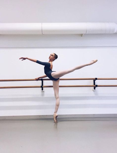 Ballet Pictures, Ballet Academy, Ballet Beauty, Dance Photography Poses, Ballet Poses, Ballet Inspiration, Dance It Out, Ballet Photos, Dancing Aesthetic