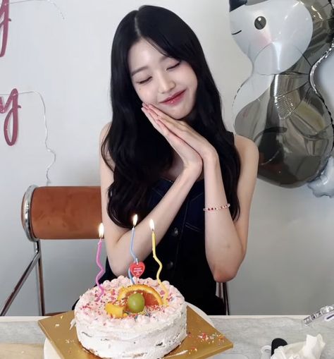 wonyoung pics on X: "19🎉💗 https://t.co/ySmFCSprs6" / X Twice Birthdays, Wonyoung Pics, Asian Makeup Looks, 19th Birthday, Uzzlang Girl, Princess Dolls, Kpop Merch, Girl Inspiration, Princess Birthday