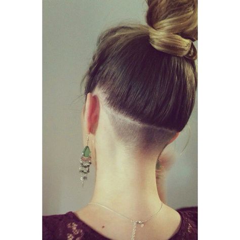 Girl Undercut, Hairstyles Undercut, Undercut Hairstyles Women, Undercut Long Hair, Nape Undercut, Shaved Undercut, Undercut Women, Shaved Nape, Top Hairstyles