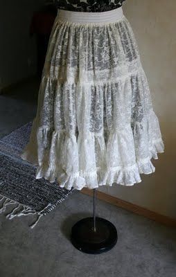 Kitten: From curtain to petticoat Old Lace Curtains, Diy Lace Skirt, Curtain Skirt, Revamp Clothes, Make A Skirt, Skirt Slip, Lace Curtain, Upcycled Clothes, Old Dresses