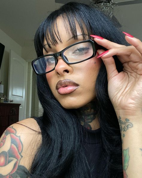 Today’s look is giving office siren.💋 #makeupoftheday #lipcombo #thineyebrows #officesiren Make Up For Glasses Girl, Black Office Siren, Office Siren Black Woman, Office Siren Hair, Siren Office Aesthetic, Office Siren Makeup, Office Siren Aesthetic, Black Women Glasses, 2000s Makeup Looks