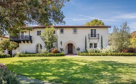 Spanish Moorish Architecture, Pasadena California Homes, 1920s Spanish Revival Home, Colonial Revival Kitchen, Spanish Colonial Interior Design, Spanish Library, Modern Spanish Farmhouse, Colonial Renovation, Spanish Colonial Architecture