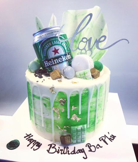 Henieken drip cake 40th Birthday Trip Ideas, Heineken Cake, Guy Cakes, Beer Themed Cake, Birthday Cake Beer, Drippy Cakes, Bd Cake, 50th Birthday Men, Cake For Husband