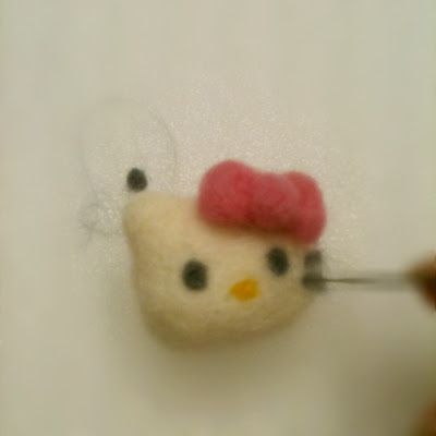 JC Design: Hello Kitty Needle Felt doll! Kirby Needle Felting, Needle Felting Snoopy, Needle Felt Hello Kitty, Totoro Needle Felt, Needle Felt Doll, Needle Felting Hamster, Needle Felting Tutorials, Felting Tutorials, Needle Felt