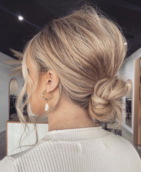 Cute Up Hairstyles, Hairup Hairstyle, Messy Bun Hairstyle, Low Bun Wedding Hair, Low Bun Hairstyles, Bridal Hair Buns, Bridal Hair Inspiration, Bun Hairstyle, Hair Tutorials For Medium Hair