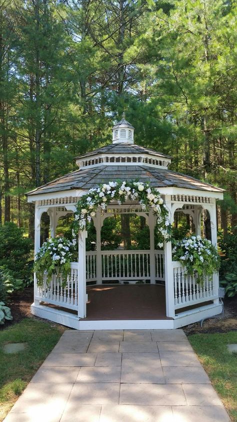 Foliage Garland, Sustainable Flowers, Gazebo Wedding, Dream Life House, Garden Gazebo, Ceremony Decor, Dream House Interior, Garden Structures, Patio Ideas