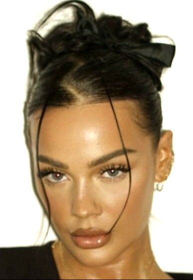 Short Greek Hairstyles, Wet Hair Look Updo, Intimidating Hairstyles, Slick Back Hair Looks, Wedding Hairstyles Slick, 90s Spiky Bun, Runway Updo, Model Hairstyles Runway, Closed Hairstyles