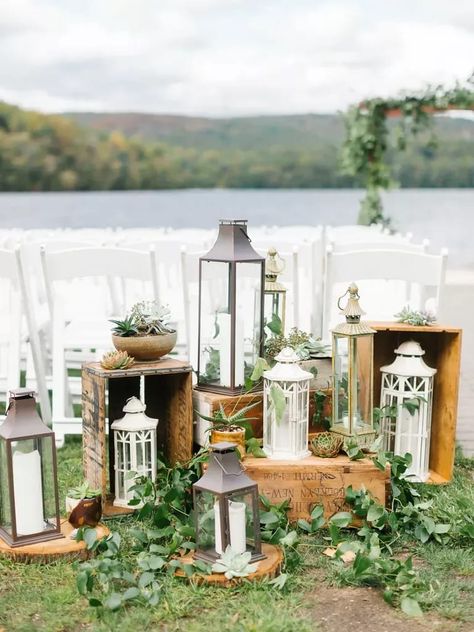 Cluster of distressed antique lanterns as wedding aisle decorations Antique Wedding Decorations, Bohemian Centerpieces, Retro Wedding Decorations, Lantern Decor Wedding, Antique Lanterns, Vintage Ideas, Wedding Aisle Decorations, Wedding Lanterns, Wedding Ceremony Flowers