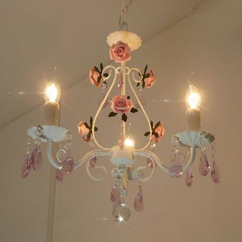 Antique Decor Bedroom, Pink Rose Wedding, Lighting Restaurant, Popsicle Stick Crafts House, Cottage Core House, Weird Furniture, Bedroom Chandelier, Girly Room Decor, Restaurant Chandelier