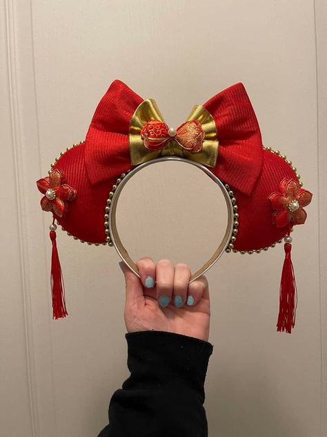 Mulan Ears, Ears Inspiration, Disneybound Ideas, New Year Headband, Diy Mickey Ears, Disney Adult, Disney Mulan, Homemade Bows, Diy Hair Accessories Ribbon