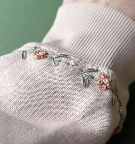 Embroyed Diy, Cute Sweater Embroidery, Hand Embroidery Collar Design, Hand Embroidered Sweatshirt Flowers, Simple Hoodie Embroidery, Embroidery Flowers On Clothes, Easy Embroidery Sweatshirt, Sleeve Cuff Embroidery, Embroidery Patterns Sweater