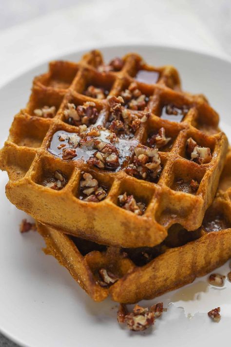 Healthy Pumpkin Waffles (with Maple Pecan Topping) 51 Healthy Pumpkin Waffles, Vegan Pumpkin Pie Bars, Fall Waffles, Pecan Brittle, Buckwheat Waffles, Spicy Pumpkin Soup, Best Waffle Maker, Pumpkin Pancake Recipe, Pecan Topping