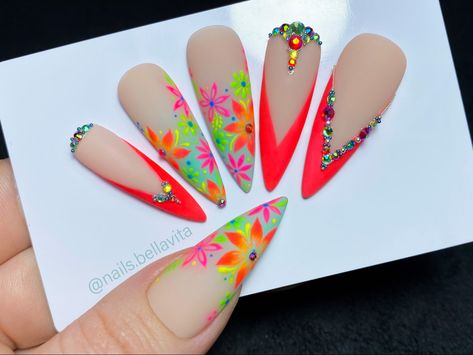 Neon Pigment Nail Designs, Neon Nails With Rhinestones, Neon Light Nails, Neon Powder Nail Art, Neon Pigment Nails, Neon Flower Nails, Fat Burning Food, Crystal Placement, Nail Simple