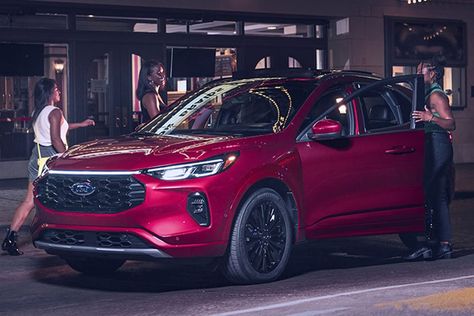 🚙 A compact SUV that's big on features—get the details on the 2024 Ford Escape. https://www.salernoduaneford.com/blog/2023/december/22/2024-ford-escape-compact.htm Compact Suv, Free Cars, December 22, Infotainment System, Ford Escape, Apple Car Play, Fuel Efficient, Car Buying, Rear View