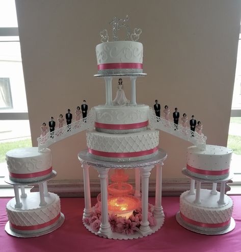 Cake Set Up Ideas, Traditional Quinceanera, Ideas For Quinceanera, Calumet Bakery, Quince Cakes, Desert Bar, Quince Cake, Set Up Ideas, 7 Cake