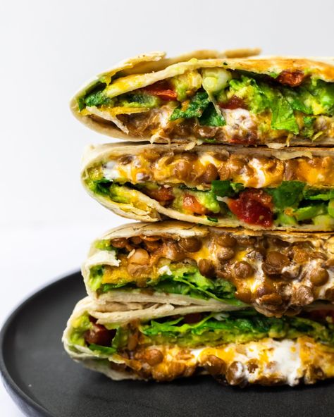 Vegetarian Wraps, Crunchwrap Supreme, Vegetarian Dinner Recipes, Crunch Wrap, Vegetarian Main Dishes, Mashed Avocado, Vegetarian Dinners, Vegetarian Cooking, Vegetarian Recipes Dinner