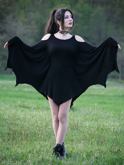 Cute Gothic Outfits, Bat Dress, Goth Styles, Dress Reference, Gothic Mode, Outfits Black Women, Character Clothes, Bathroom Stuff, Dark White