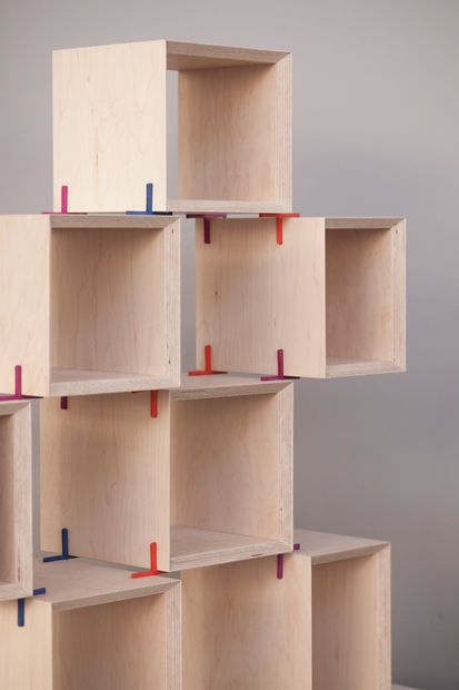 Modular shelving system with 3D printed joints. 3d Printed Furniture, Modular Furniture Design, Cnc Furniture, Etagere Design, Regal Design, Modular Shelving, Level Design, Shelving Systems, Plywood Furniture