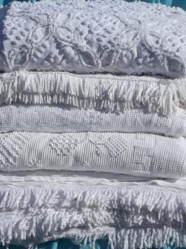 vintage chenille bedspreads, candlewick spreads etc. Full Double Bed, Chenille Crafts, Retro Cottage, Vintage Diner, Vintage Bedspread, Tufted Bed, Chenille Bedspread, Cotton Bedspread, Vintage Blanket