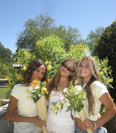 Sorority Photoshoot, Sorority Pictures, Sorority Socials, Sorority Poses, Recruitment Themes, Spring Photoshoot, Bid Day Themes, Marketing Photos, Sorority Girl