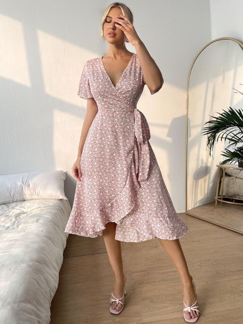 Ditsy Floral Tie Side Wrap Dress – Chicgrl Casual Wrap Dress, Bow Tie Dress, Ditsy Floral Dress, Casual Chique, Pink Floral Dress, Floral Print Shorts, Wrap Dress Floral, Vestido Casual, Tie Dress