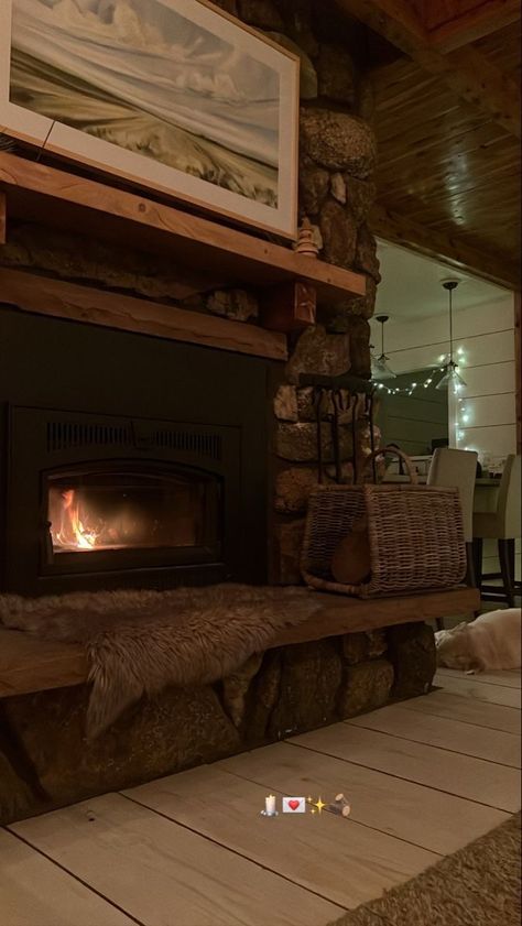 Woodland House Aesthetic, Cabin Cozy Aesthetic, Modern Cabin Aesthetic, Cozy Winter Cabin Aesthetic, Winter Relationship, Evermore Season, Log Cabin Aesthetic, Winter Cabin Aesthetic, Cozy Cabin Aesthetic