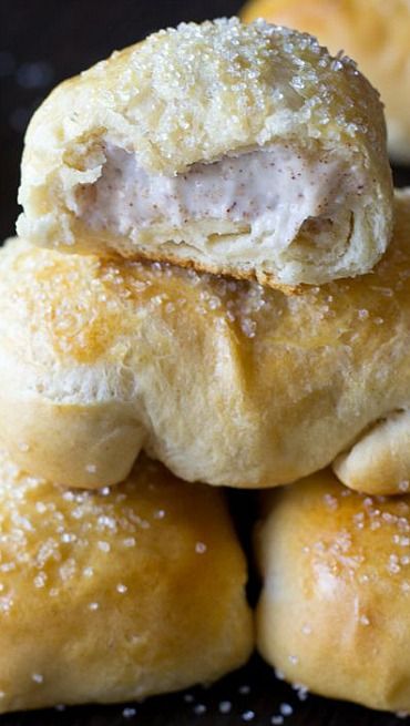 Cinnamon Cream Cheese Pastry Puffs Cinnamon Pastry, Cream Cheese Pastry, Dessert Mousse, Cinnamon Cream Cheese, Cheese Pastry, Yummy Sweets, Eclairs, Dessert Ideas, Food Cravings