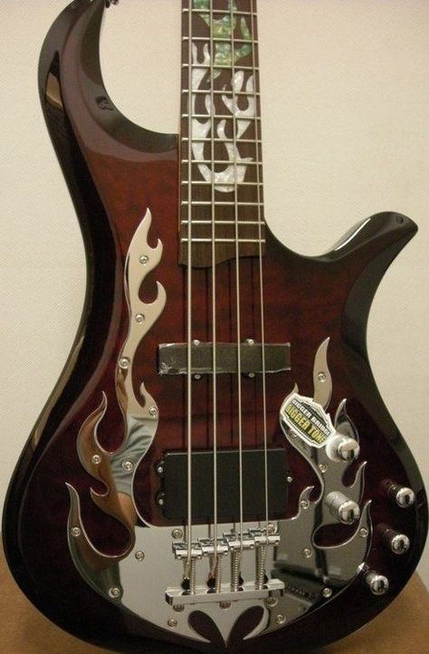 Pretty Guitars Electric, Cool Bass Guitars, Cool Guitar Designs, Bass Aesthetic, Pretty Guitars, Instruments Art, Electric Guitar Design, All About That Bass, Guitar Obsession