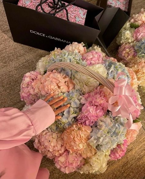 Boquette Flowers, Visual Board, Nothing But Flowers, Flower Therapy, Beautiful Bouquet Of Flowers, Luxury Flowers, Hydrangea Flower, Clean Girl, Beautiful Bouquet