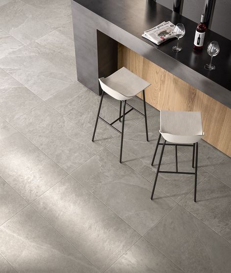 Kitchen Diners, Beige Floor Tile, Grey Floor, Decoration Beton, Grey Floor Tiles, Lvt Flooring, Grey Tiles, Italian Tiles, Grey Flooring