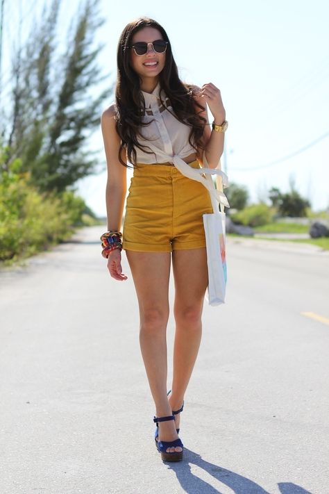 Mustard Yellow Shorts Outfit, Mustard Shorts Outfit, Yellow Shorts Outfit, Green Shorts Outfit, Shorts Outfit Ideas, Mustard Green, Black Jeans Outfit, Scene Fashion, Shorts Outfit