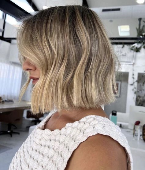 Bronde Long Bob Balayage, Dimensional Rooted Blonde, Bronde Bob Hair, Warm Blonde Balayage Short Hair, Rooted Blonde Bob, Short Blonde Hair With Shadow Roots, Bronde Bob Balayage, Scandinavian Blonde Balayage, Dark Blonde Balayage Bob