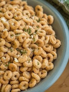 Garlic Hot Buttered Cheerios Vertical 6 Hot Buttered Cheerios, Buttered Cheerios, Cheerios Snacks, Cheerios Recipes, Brine Recipe, Snack Mix Recipes, Chex Mix, Snack Mix, Savory Snacks