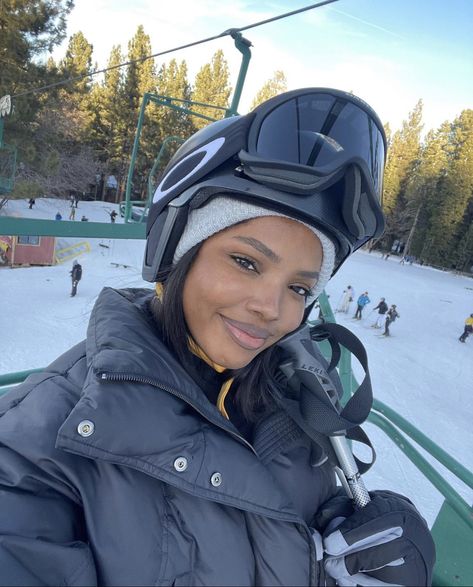 Aspen Aesthetic, Ryan Destiny Aesthetic, Black Girls Winter Outfits, Ski Outfit Ideas, Snow Outfit Ideas, Aspen Skiing, Black Women Aesthetic, Girls Ski Trip, Ski Trip Aesthetic