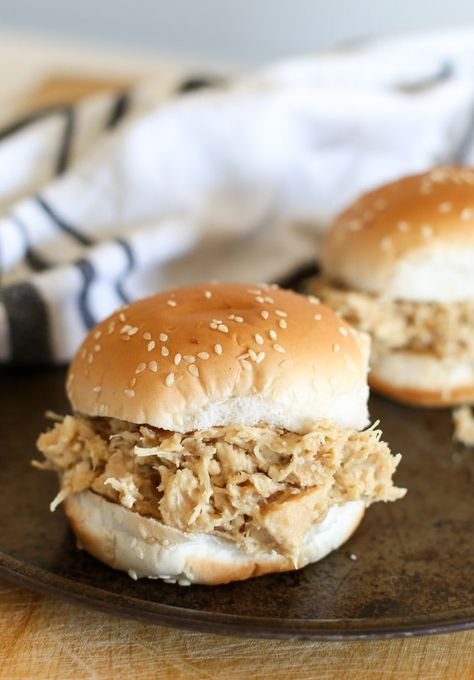 Shredded Chicken Sandwiches, Shredded Chicken Crockpot, Braised Chicken Breast, Chicken Sandwich Recipe, Hot Chicken Sandwiches, Easy Shredded Chicken, Pulled Chicken Sandwiches, Make Shredded Chicken, Boiled Chicken Breast