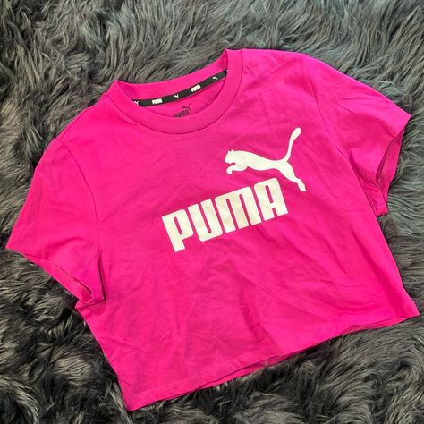 Nwt Pink And White Cropped Puma Short Sleeve Shirt In An Extra Large Cheap Sporty Pink Cropped T-shirt, Puma Clothes, Pink Top Outfit, Cropped Pink, Puma Outfit, Cartoon Tops, Pink Pumas, Puma Shirts, Pink Crop Top