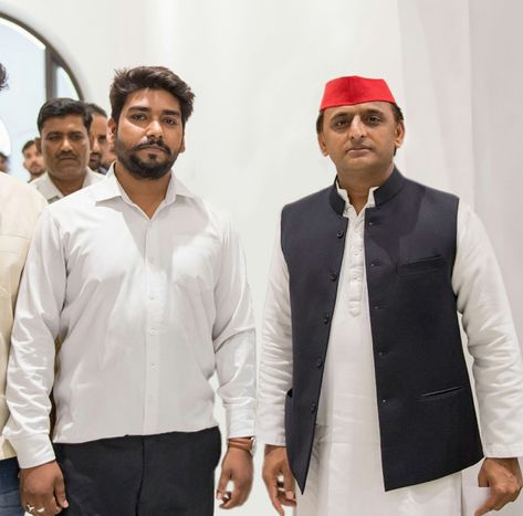 #samajwadiparty #akhileshyadav #india At party office of Samajwadi Party Samajwadi Party Background, Samajwadi Party, Facebook Featured Photos, Holi Poster, Good Morning Images Hd, Background Images For Quotes, Facebook Features, Doodle On Photo, Light Background Images