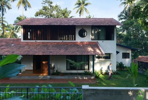 Wabi Sabi House, Home Designs Exterior, Indian Home Design, Kerala House Design, Kerala Houses, Religious Architecture, House Blend, Indian Homes, Tropical House