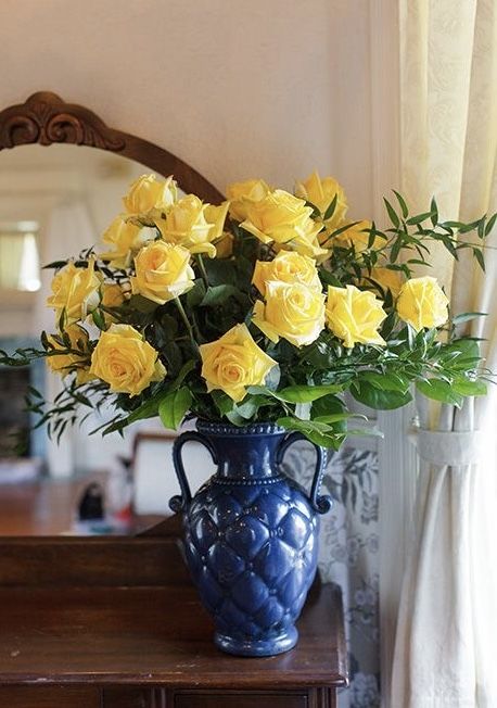 Yellow Rose Arrangements Vase, Vase Flowers Aesthetic, Yellow Roses In Vase, Yellow Rose Aesthetic Vintage, Yellow Roses Aesthetic, Communion Table, Yellow Rose Flower, Vintage Gallery, Vase Flowers