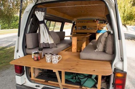 Best Interior Design Ideas for Camper Van - The Architecture Designs Kombi Food Truck, Caravan Interiors, Airstream Camping, Camper Vintage, Kangoo Camper, Casa Hobbit, Kombi Motorhome, Teardrop Campers, Diy Camper Trailer